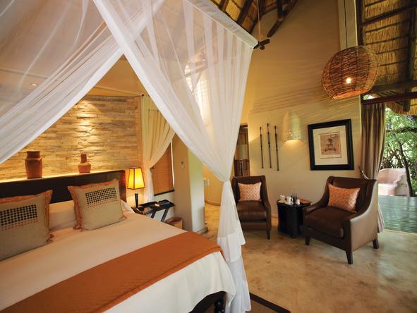 Impodimo Game Lodge - Bedroom 
